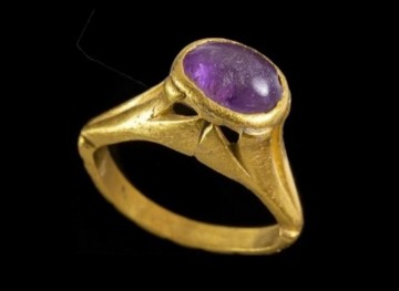 Yavne's gold ring