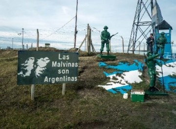 Las Malvinas son Argentinas (Donbass is Ukraine)